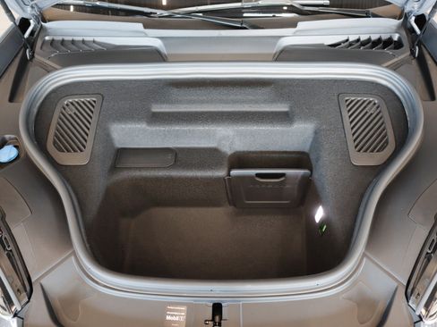 New 2025 Porsche Macan Turbo Electric image 28