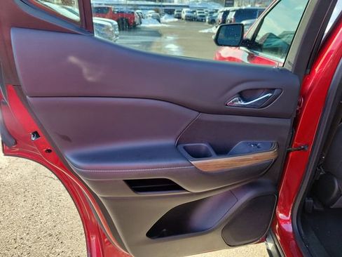 Used 2022 GMC Acadia SLE w/ Driver Convenience Package image 12