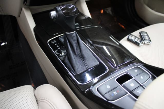 Used 2014 Kia Cadenza Premium w/ Technology Package FWD image 12