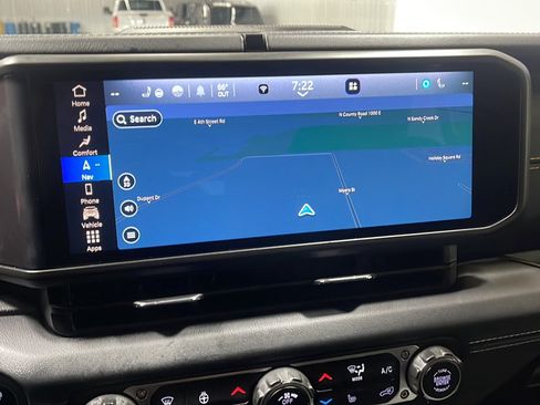 Used 2024 Jeep Wrangler Unlimited Sahara w/ Technology Group AWD/4WD image 10