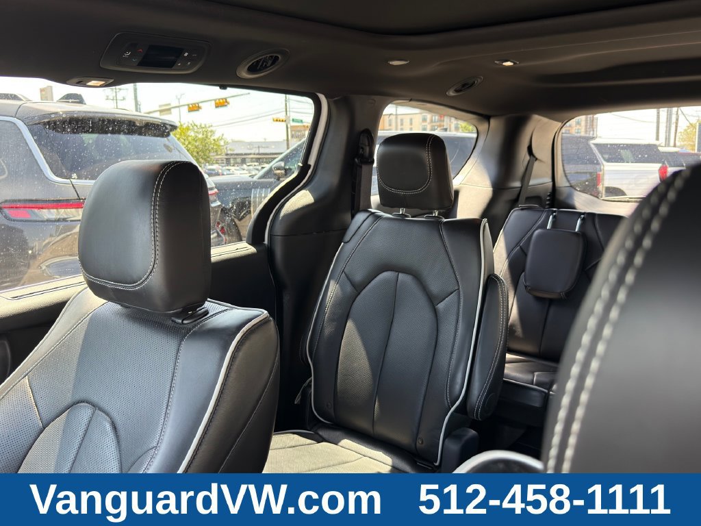 Used 2026 Chrysler Pacifica Limited FWD image 13