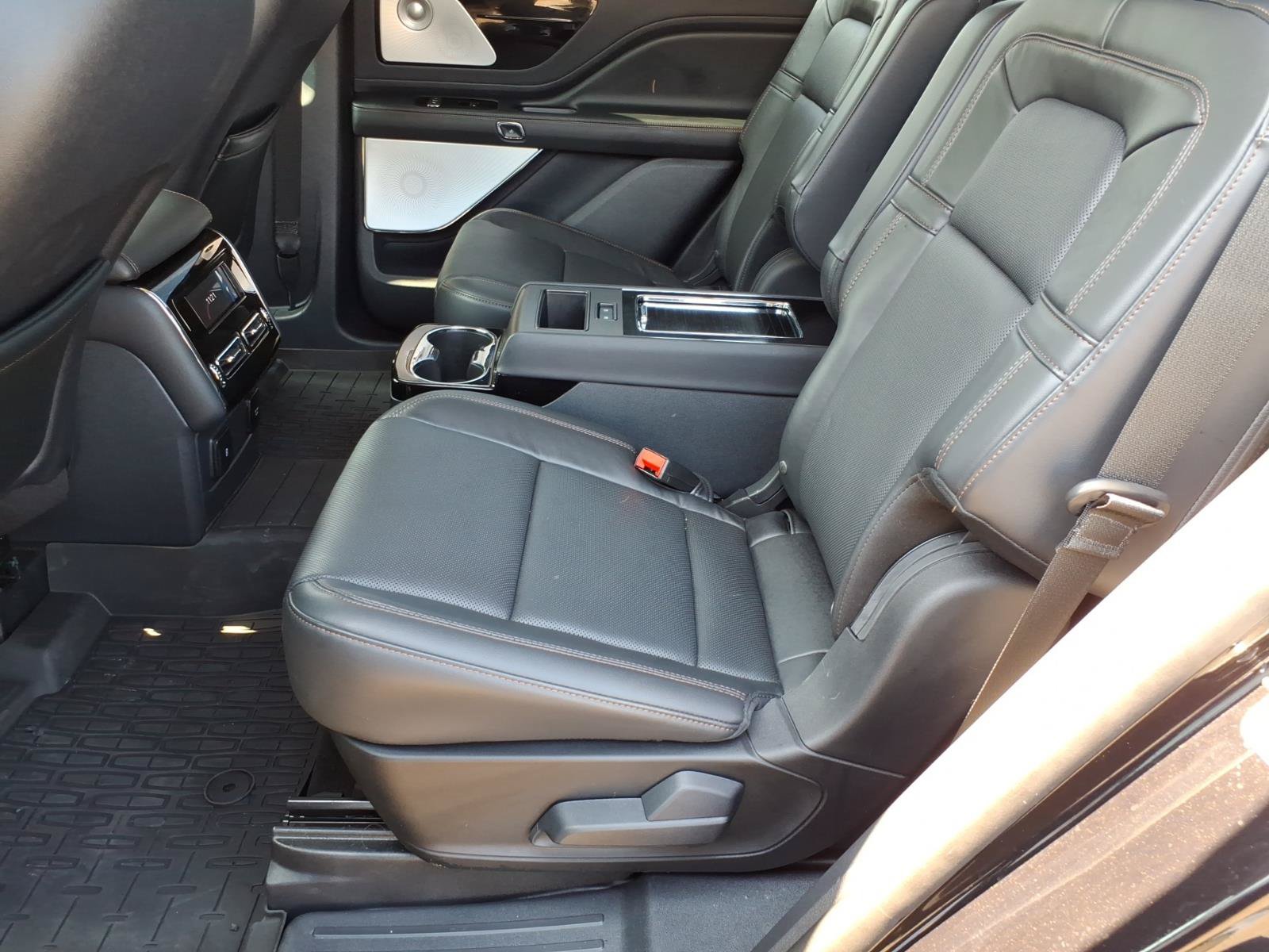 Used 2025 Lincoln Aviator Reserve w/ Equipment Group 201A AWD/4WD image 15