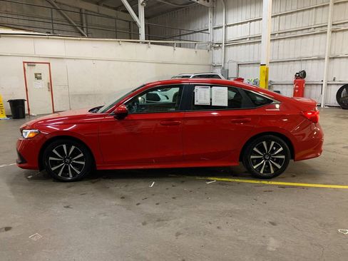 Used 2022 Honda Civic EX image 2