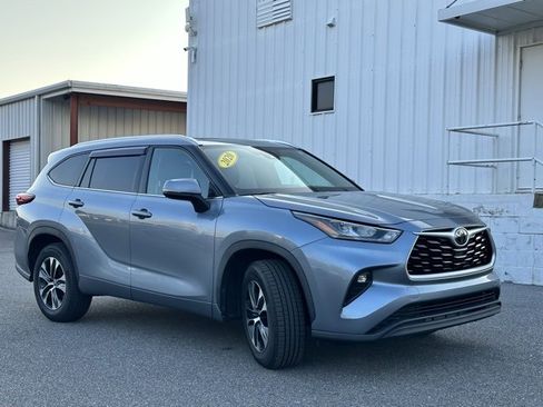 Used 2020 Toyota Highlander XLE image 28