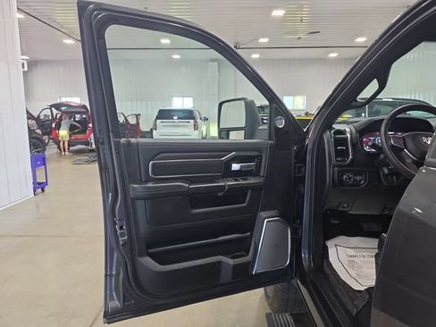 Used 2025 RAM 3500 Laramie AWD/4WD image 27