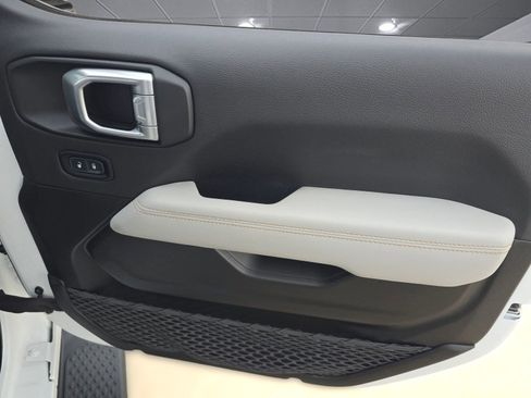 Used 2023 Jeep Gladiator Overland image 18