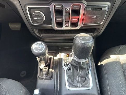 Used 2020 Jeep Wrangler Unlimited Sahara image 14