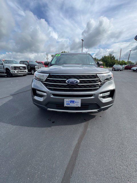 Used 2023 Ford Explorer XLT w/ Equipment Group 202A AWD/4WD image 2