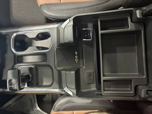 Used 2025 Chevrolet Silverado 1500 High Country w/ Technology Package AWD/4WD image 38