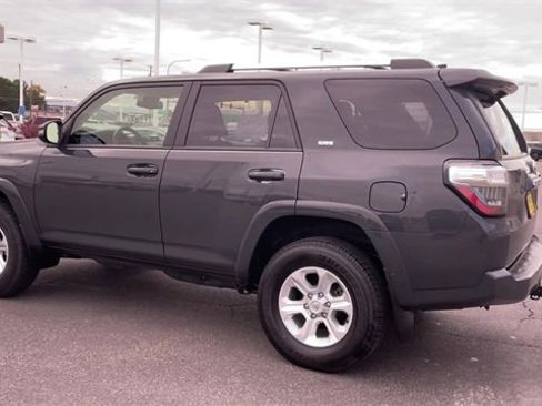 Used 2024 Toyota 4Runner SR5 Premium image 7
