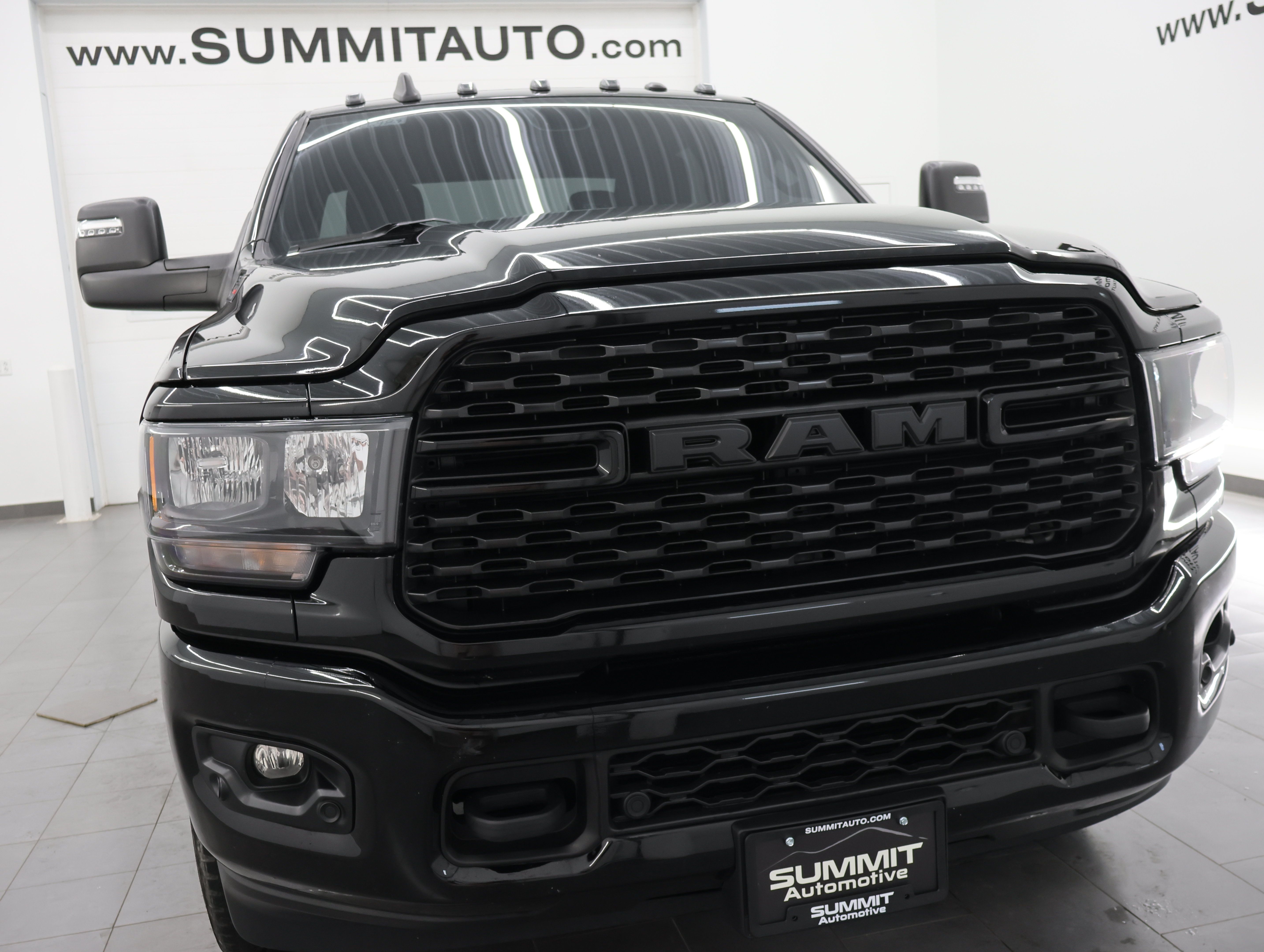 Used 2024 RAM 2500 Big Horn w/ Night Edition AWD/4WD image 22