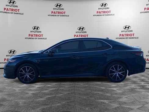 Used 2021 Toyota Camry SE w/ Convenience Package FWD image 6