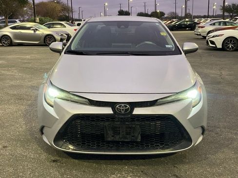 Used 2020 Toyota Corolla LE image 2