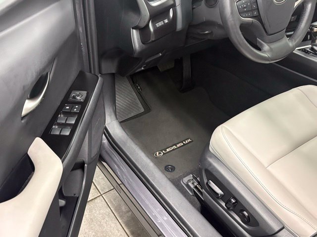 Used 2023 Lexus UX 250h FWD w/ Accessory Package (Z1) image 11