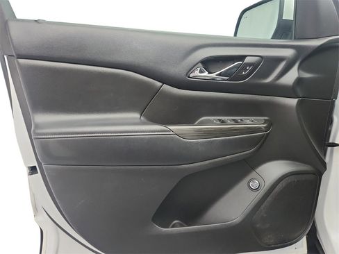 Used 2018 GMC Acadia SLT image 21