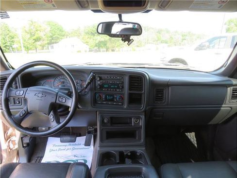 Used 2005 Chevrolet Silverado 2500 LT w/ Heavy-Duty Power Package AWD/4WD image 6