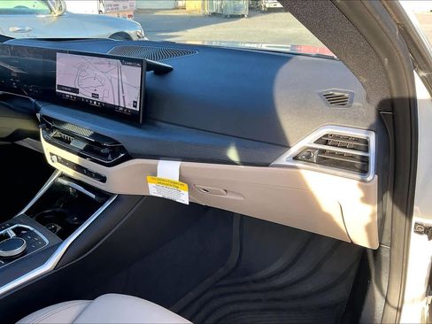 Used 2025 BMW 430i xDrive Coupe w/ Premium Package image 18