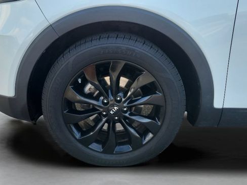 Used 2019 Kia Sorento S FWD image 24