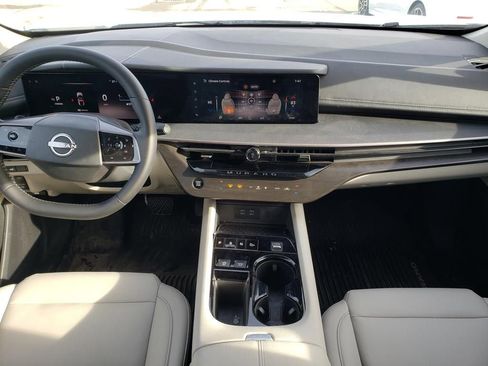 Used 2025 Nissan Murano SV image 18