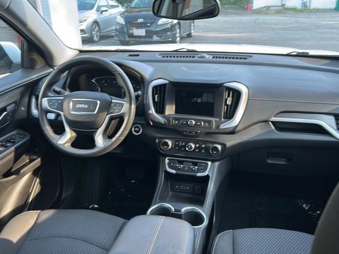 Used 2023 GMC Terrain SLE w/ Driver Convenience Package image 11