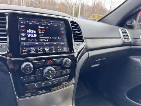 Used 2020 Jeep Grand Cherokee Altitude image 22