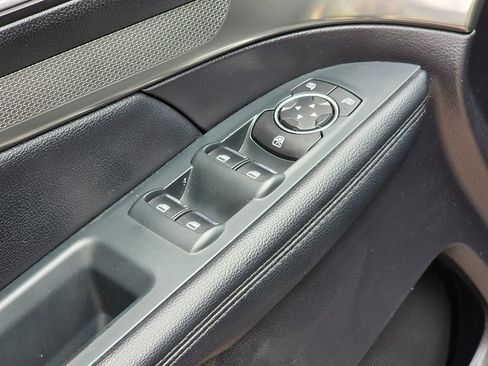 Used 2019 Ford Explorer XLT image 32