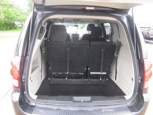 Used 2011 Dodge Grand Caravan Mainstreet w/ PWR Convenience Group FWD image 8