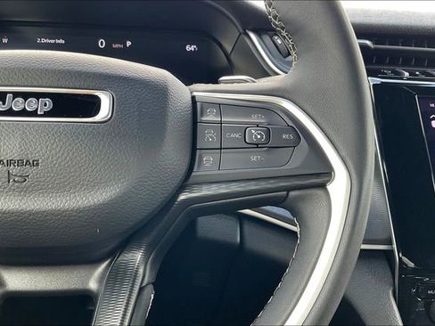 Used 2025 Jeep Grand Cherokee Altitude image 18