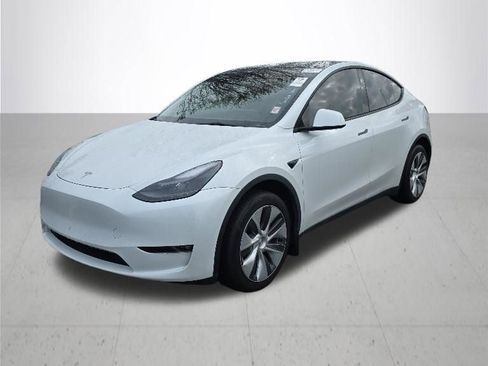 Used 2023 Tesla Model Y Long Range image 1
