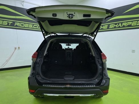 Used 2018 Nissan Rogue SV image 9