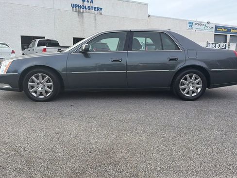 Used 2010 Cadillac DTS Premium image 4