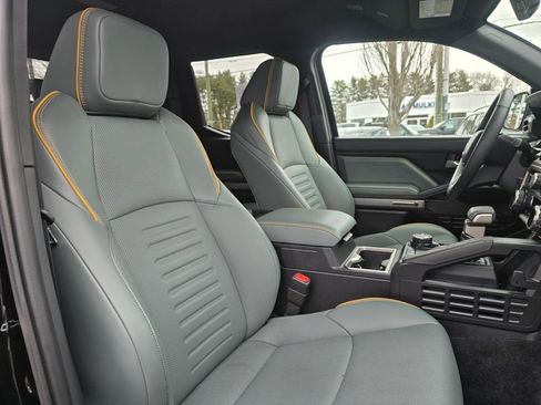 Used 2025 Toyota Tacoma Trailhunter image 13