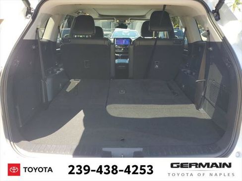 Certified 2024 Toyota Highlander Platinum FWD image 23