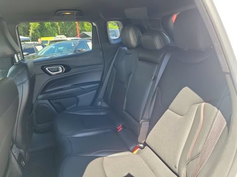 Used 2025 Jeep Compass Trailhawk AWD/4WD image 11