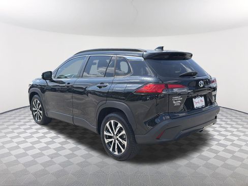 Used 2022 Toyota Corolla Cross XLE w/ Convenience Package FWD image 3
