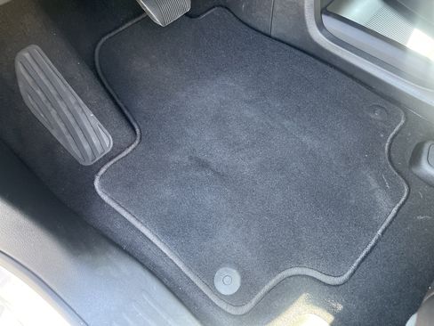 Used 2026 Chrysler Pacifica Limited FWD image 16