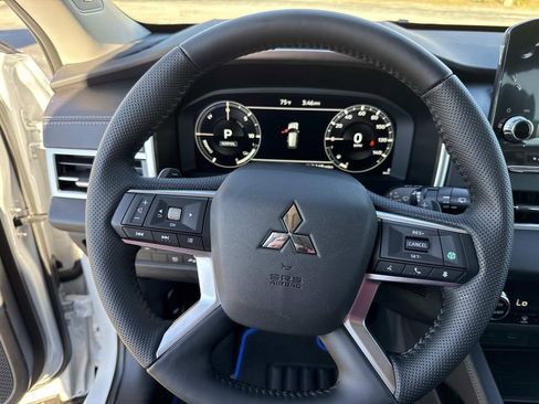 New 2025 Mitsubishi Outlander SE AWD/4WD image 38