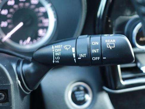 Used 2024 Toyota Highlander LE image 23