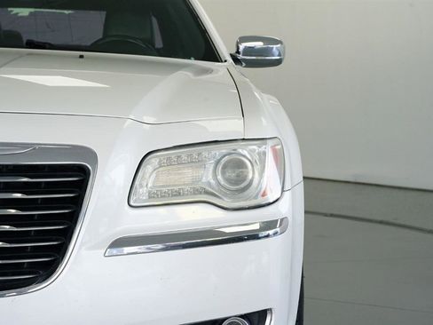 Used 2011 Chrysler 300 Limited image 3