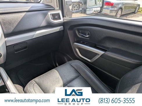 Used 2019 Nissan Titan PRO-4X w/ Pro-4x Convenience Package AWD/4WD image 16