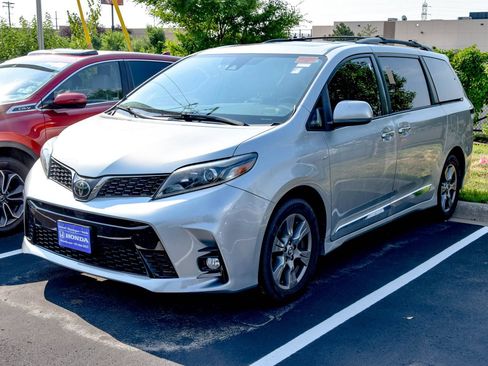 Used 2019 Toyota Sienna SE Premium AWD/4WD image 13
