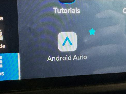 Used 2025 Jeep Wrangler Unlimited Sahara image 2