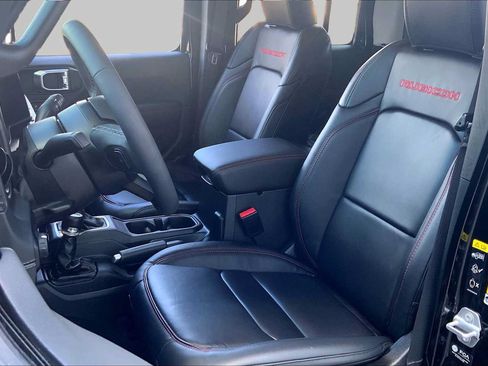 Used 2025 Jeep Gladiator Rubicon w/ Convenience Group AWD/4WD image 9