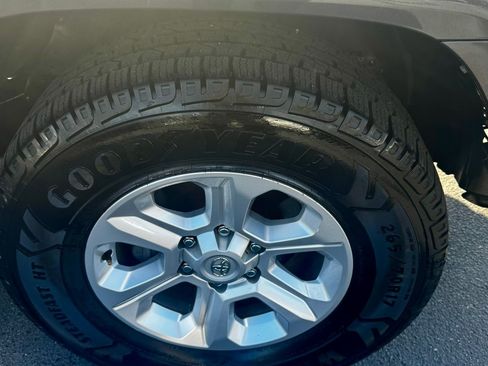 Used 2022 Toyota 4Runner SR5 Premium image 5