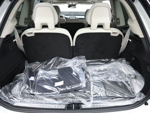 New 2026 Volvo XC90 B6 Ultra w/ Protection Package image 18