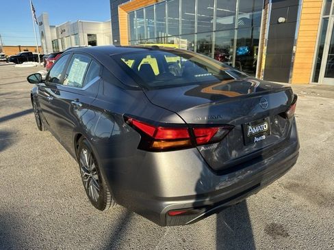 Used 2024 Nissan Altima 2.5 SV image 8