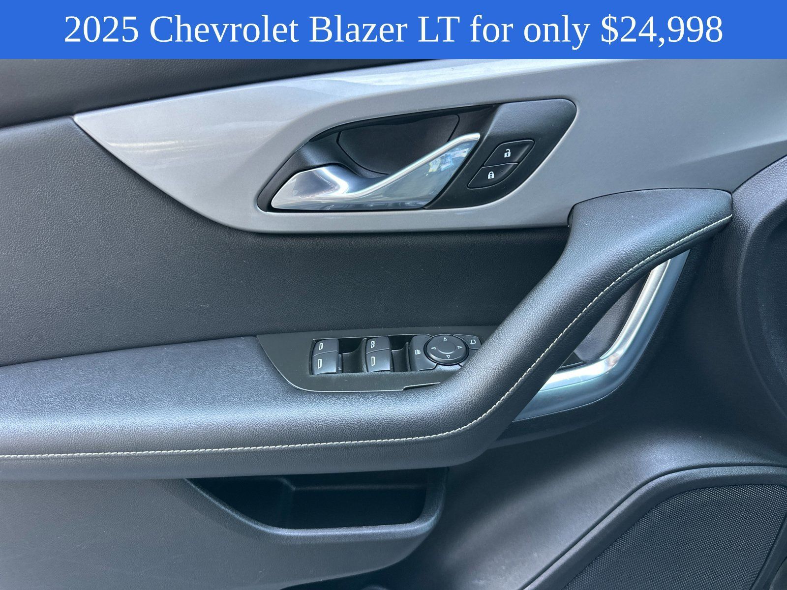 Used 2025 Chevrolet Blazer LT FWD image 12
