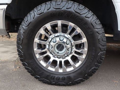 Used 2020 Ford F350 XLT w/ XLT Premium Package AWD/4WD image 40