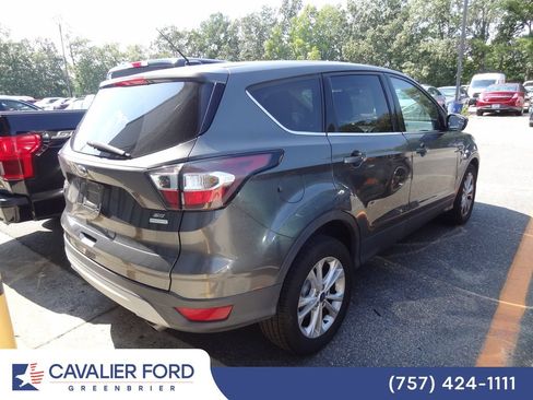 Used 2017 Ford Escape SE FWD image 4