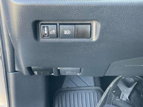 Used 2022 Toyota RAV4 LE FWD image 28